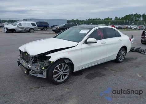 2015 Mercedes-Benz C 300 4Matic из США, поврежденный, VIN 55SWF4KB8FU087640